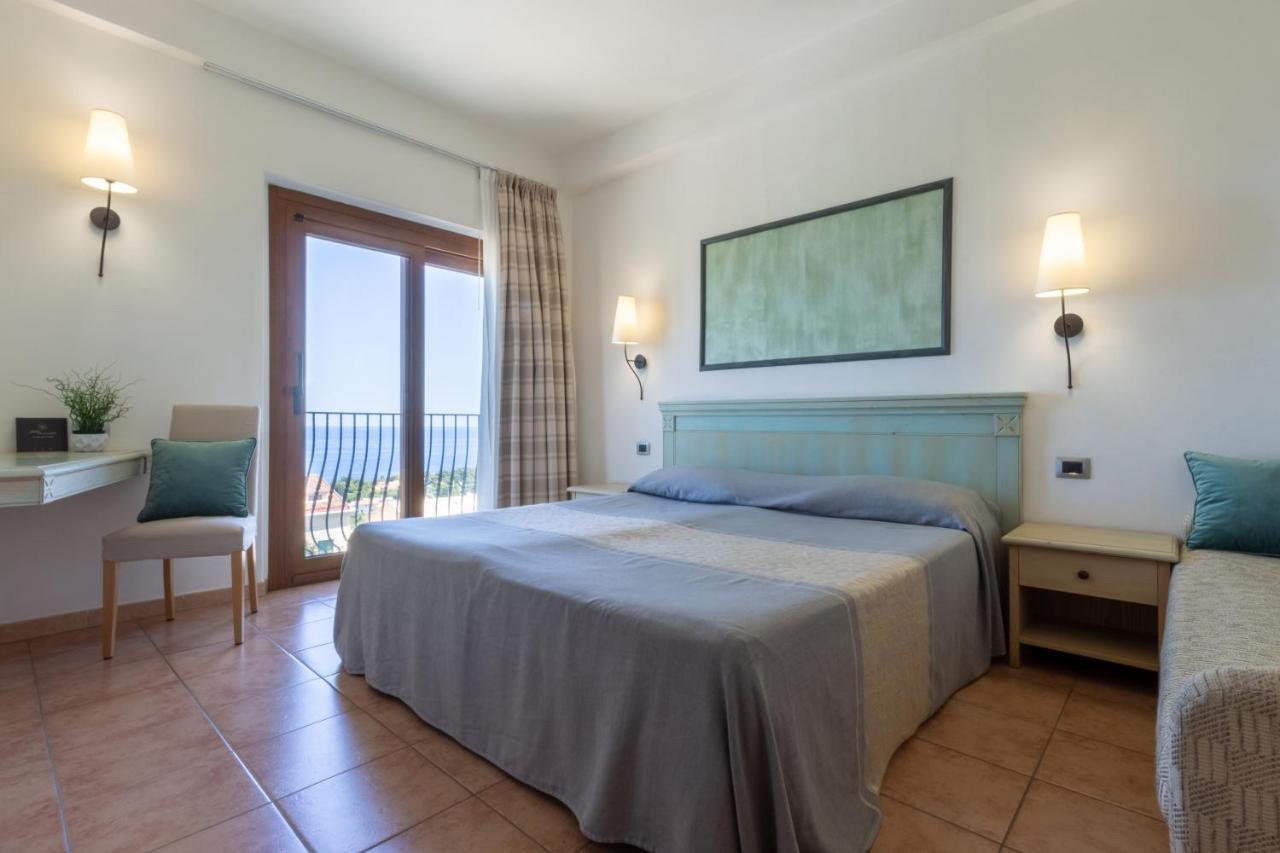 Hotel Brancamaria Cala Gonone Buitenkant foto