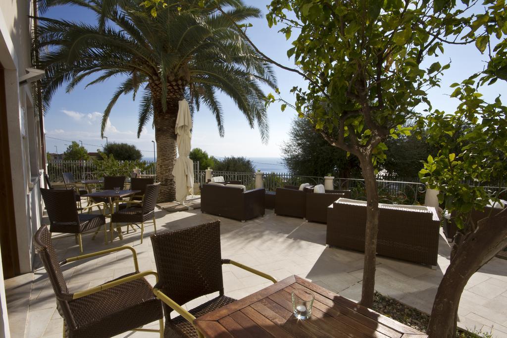 Hotel Brancamaria Cala Gonone Buitenkant foto