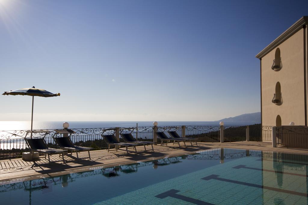 Hotel Brancamaria Cala Gonone Buitenkant foto